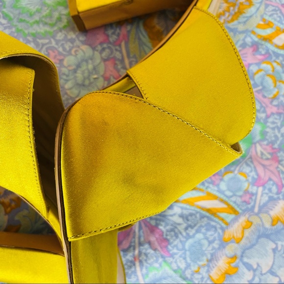 Gianvito Rossi Mustard yellow sandal mule fall Satin material size 42 Italy 11.5 - Picture 4 of 7